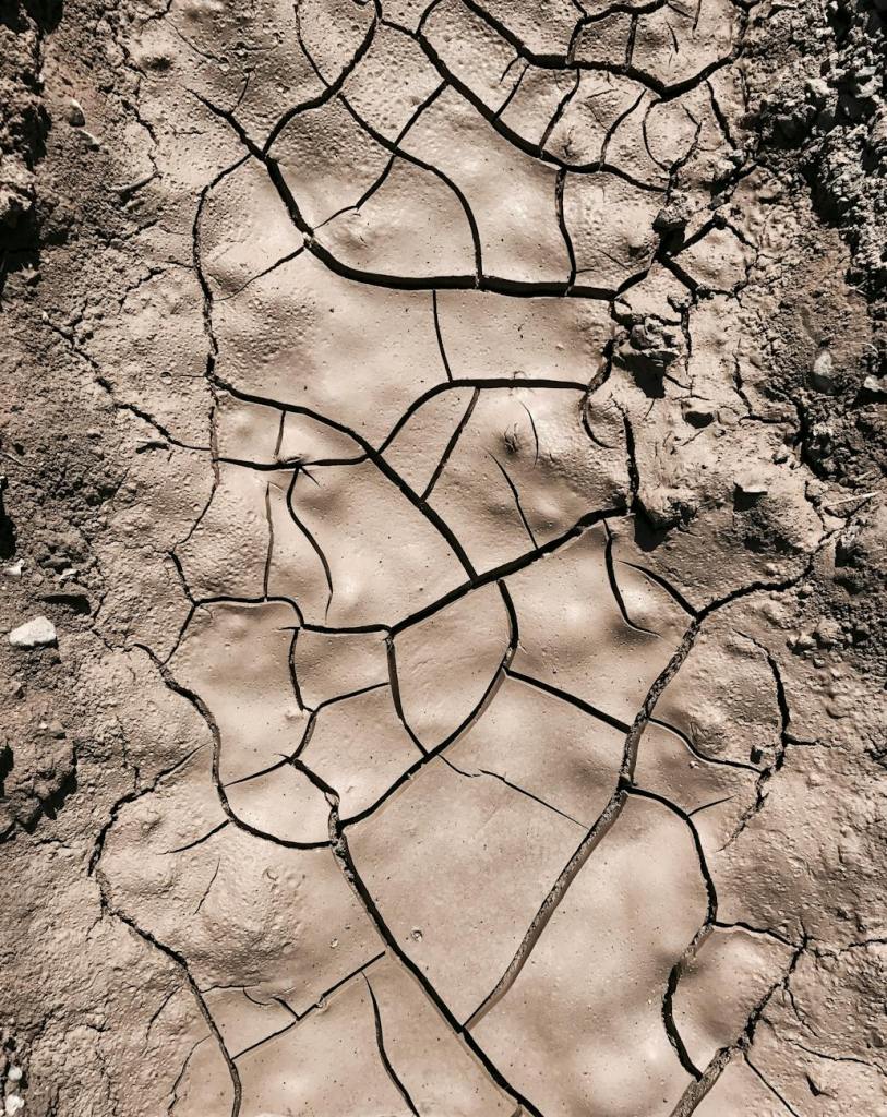 cracks o the ground surface