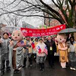 華府中國城春節遊行　佛光人風雨中傳善念