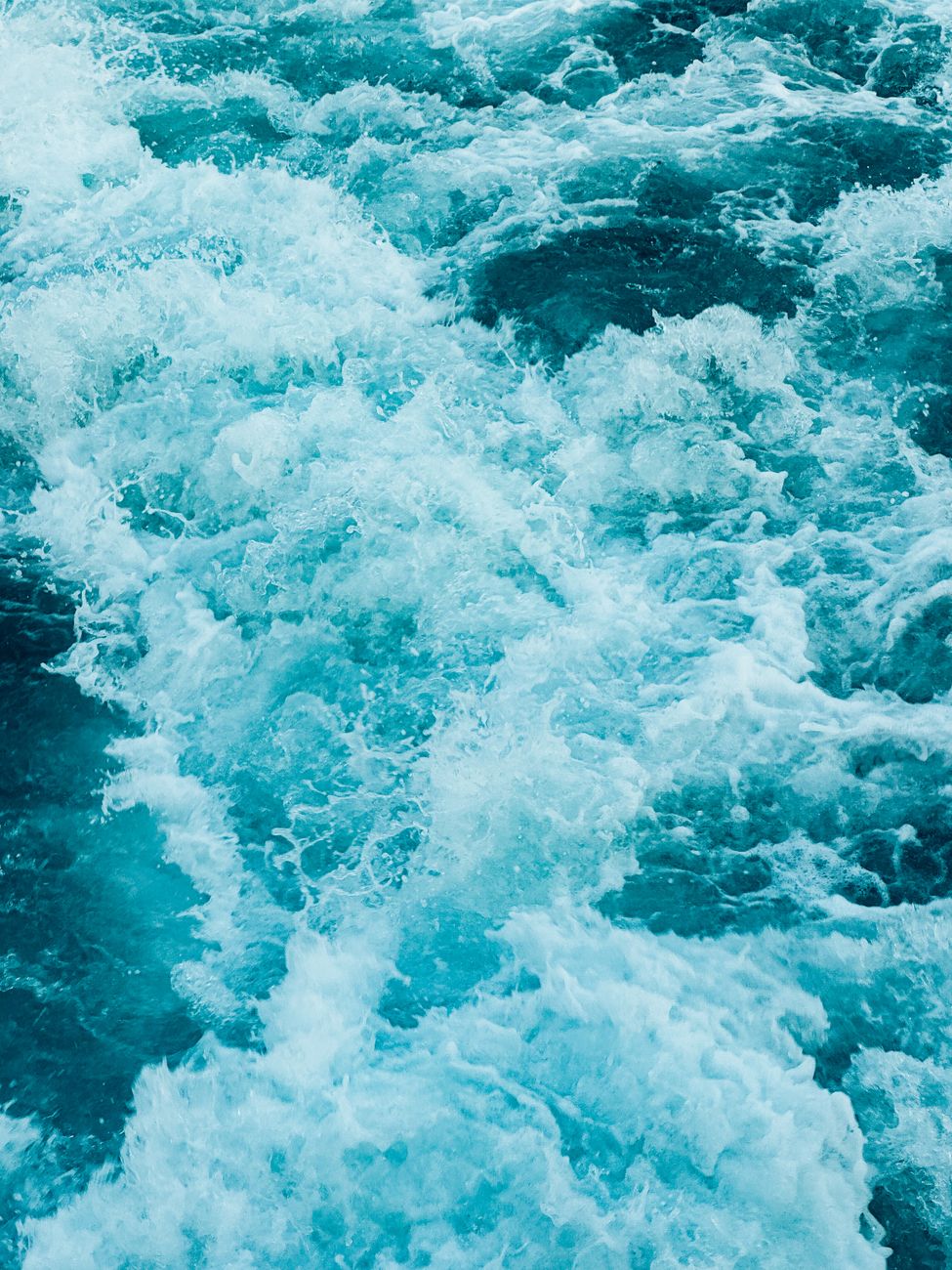 dynamic ocean waves in blue and white