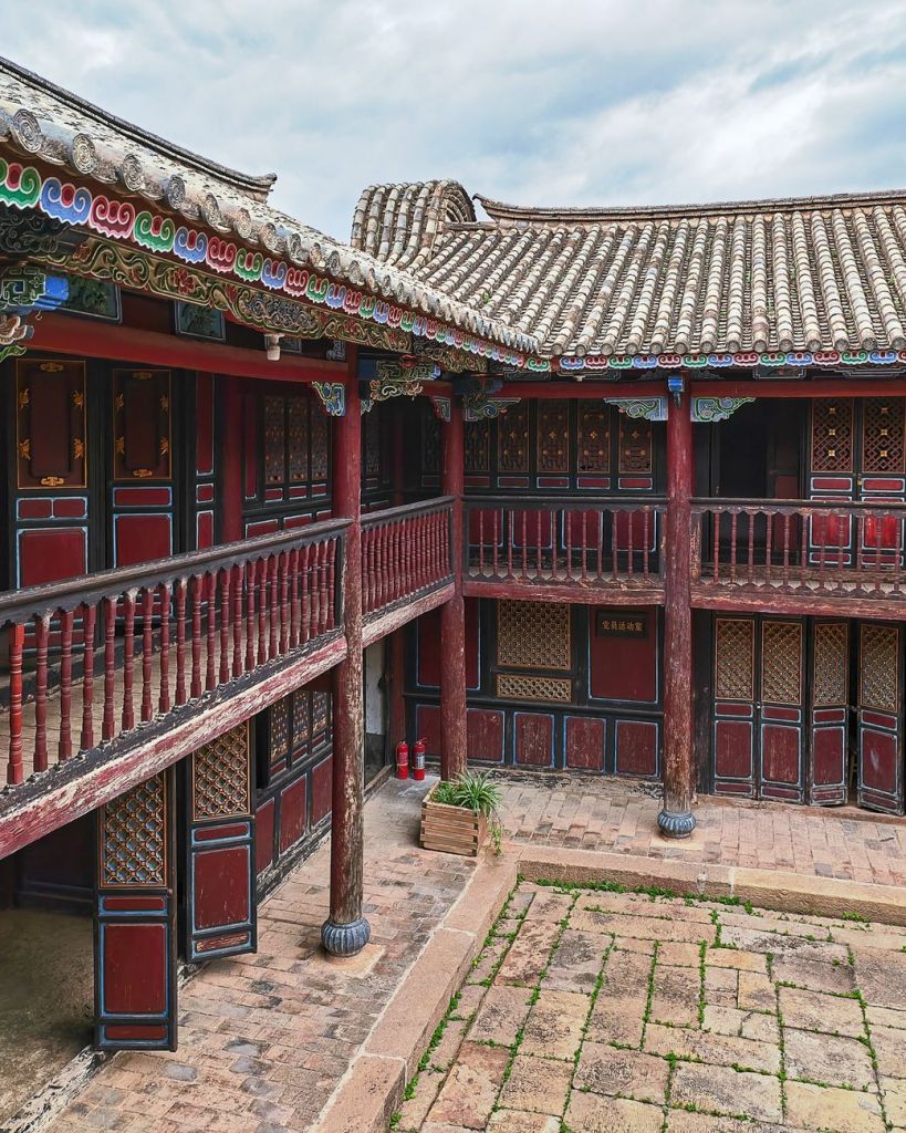 traditional asian courtyard architecture